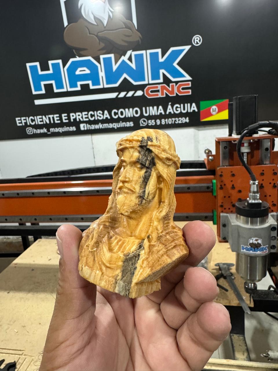 Busto de Jesus esculpido em madeira na CNC Hawk