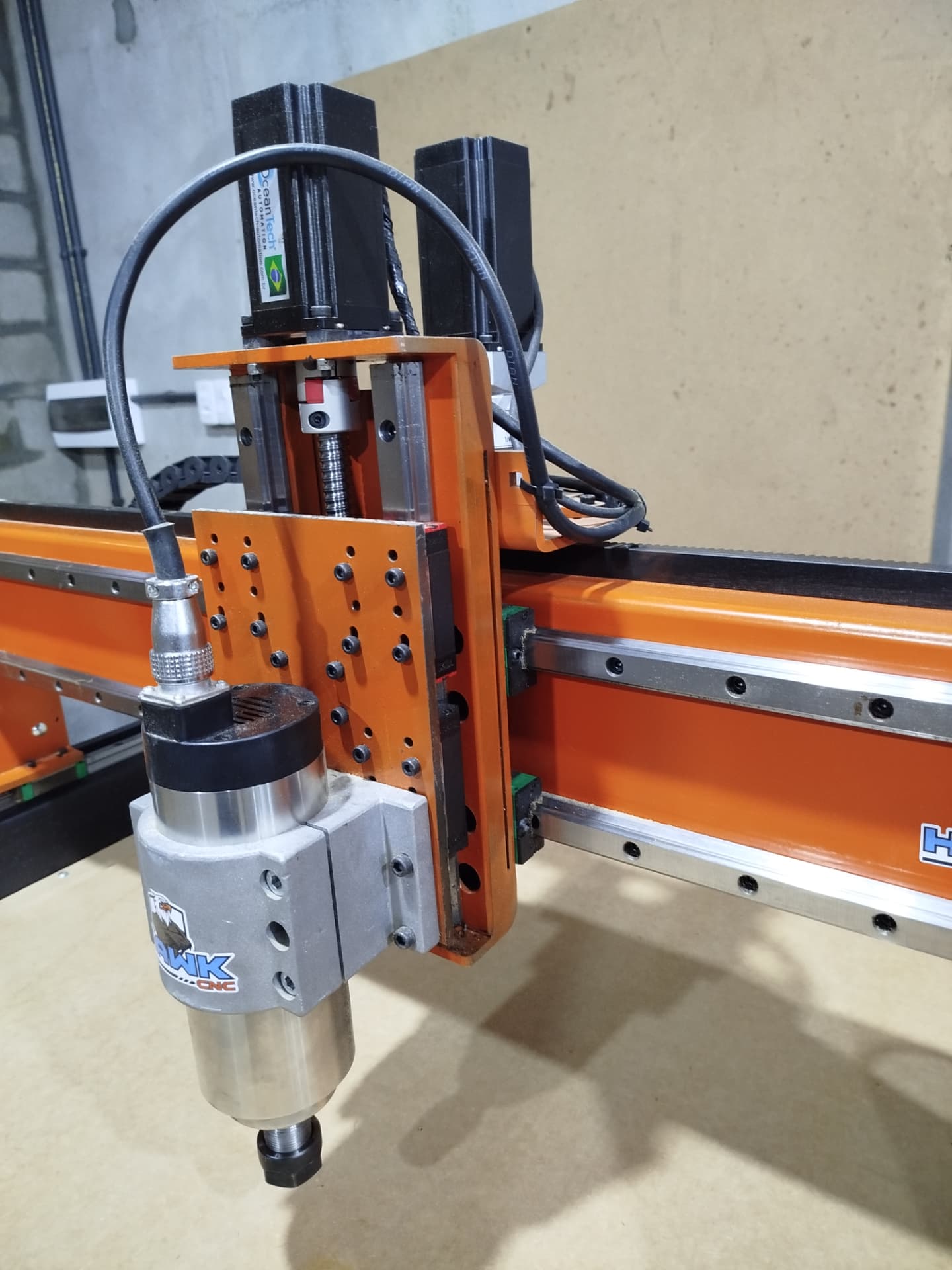 Router CNC Hawk 800 x 1000 — foto 5 (área útil 800 x 1000 x 150 mm, spindle 1 ou 3 cv com inversor)