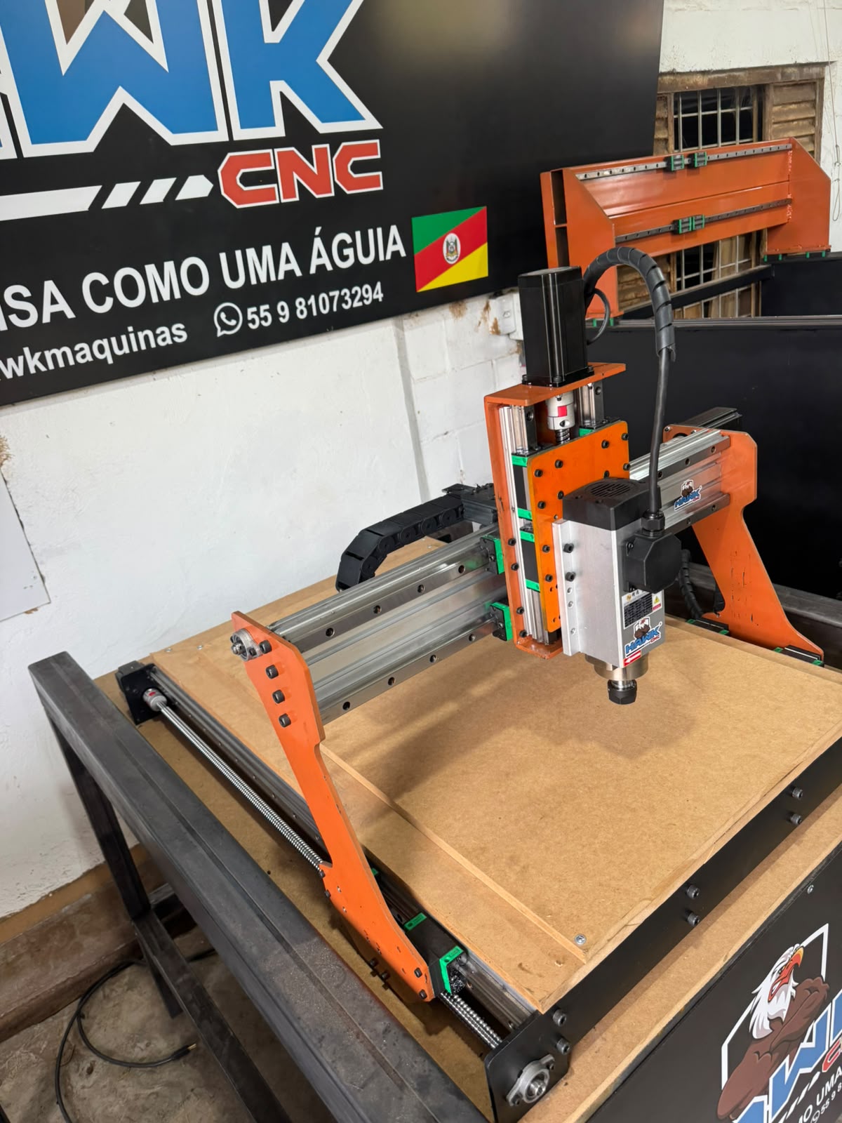 Router CNC Hawk 600 x 800 — foto 3 (área útil 600 x 800 x 150 mm, spindle 1 ou 3 cv com inversor)