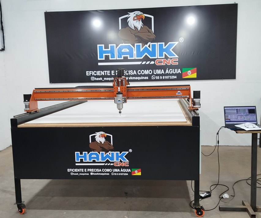 Router CNC Hawk 1850 x 2750 — foto 2 (área útil 1850 x 2750 x 150 mm, spindle 3 cv com inversor)
