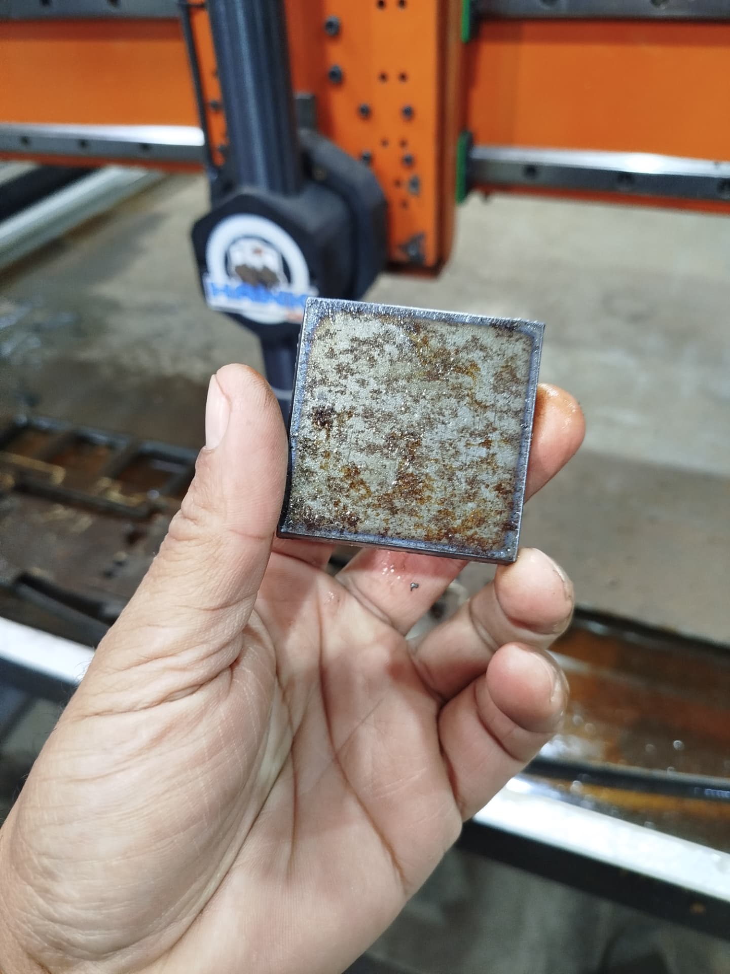 Chapa de aço quadrada cortada no Plasma CNC Hawk