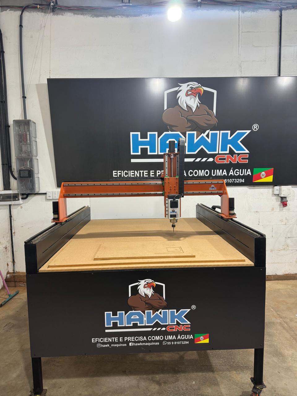Router CNC Hawk 1000 x 1500 — foto 2 (área útil 1000 x 1500 x 150 mm, spindle 1 ou 3 cv com inversor)